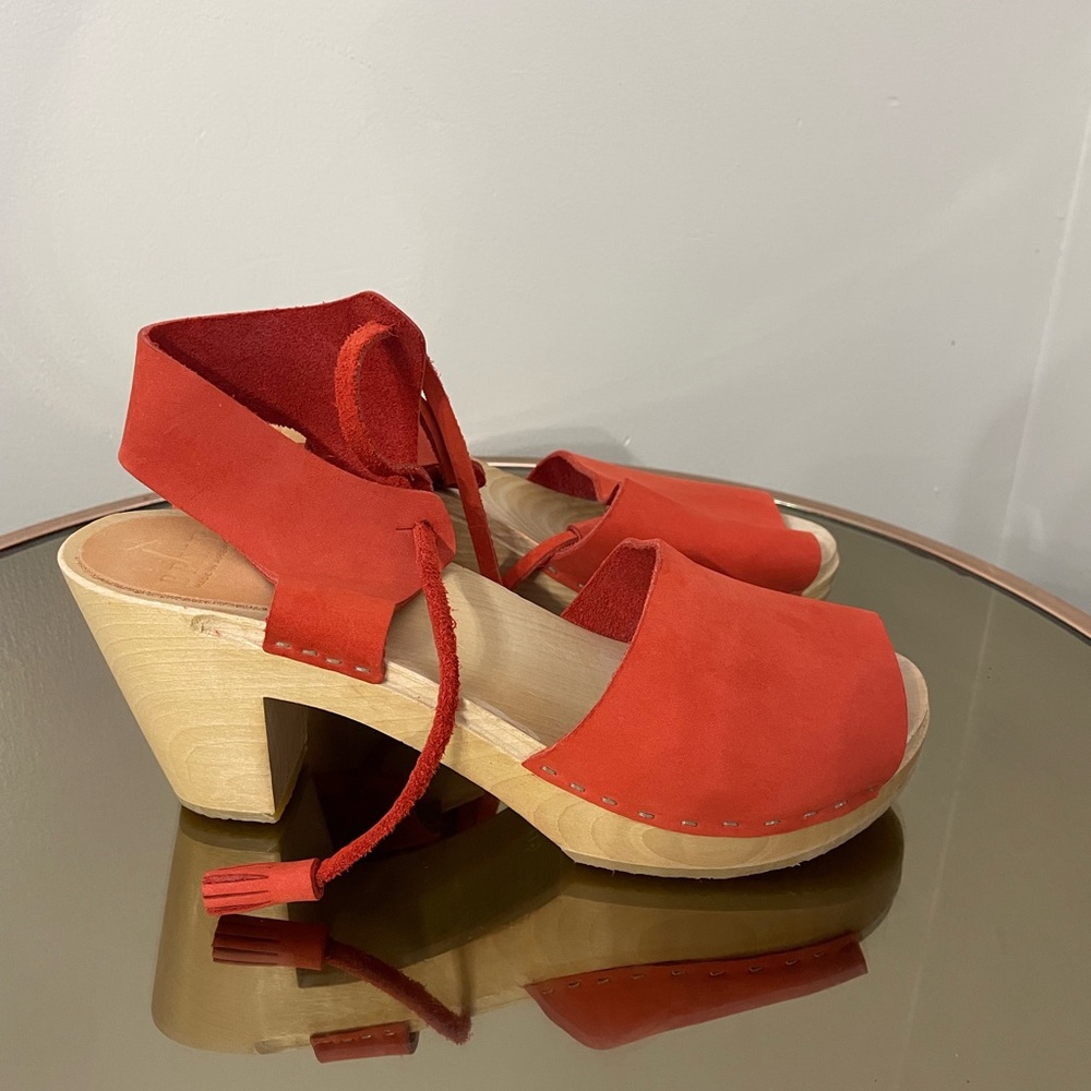 Bryr Hannah Spanish Toe High‎ Heel Clogs Sz 40 NEW